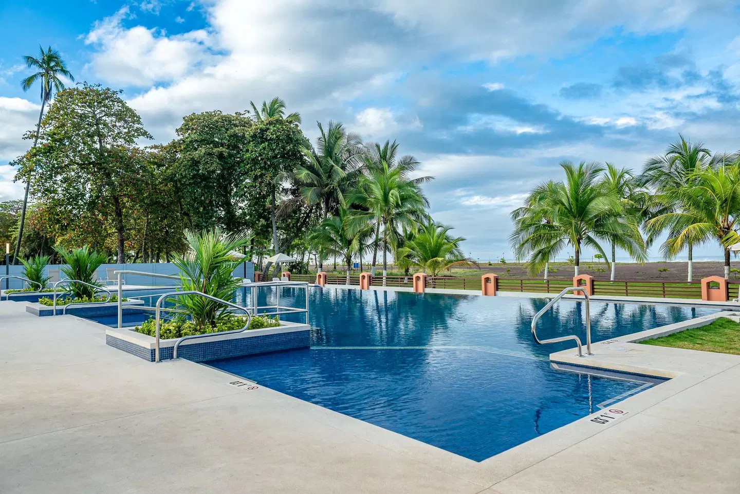 Best Western Jaco Beach All Inclusive Resort OUTDOOR_POOL