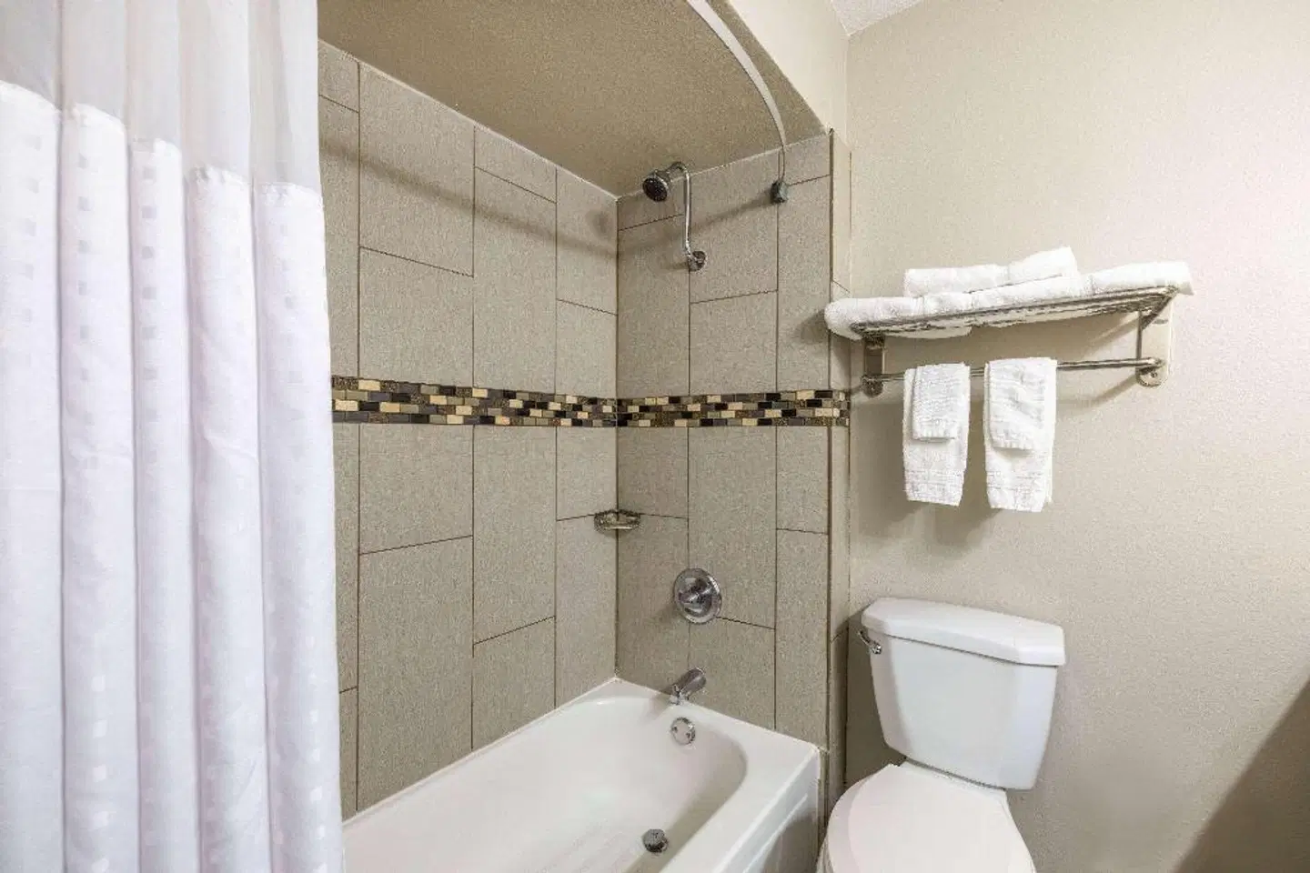 Days Inn by Wyndham Roswell Badezimmer