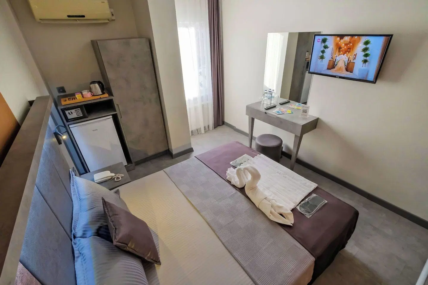 The Queen Hotel ROOM_EXAMPLE