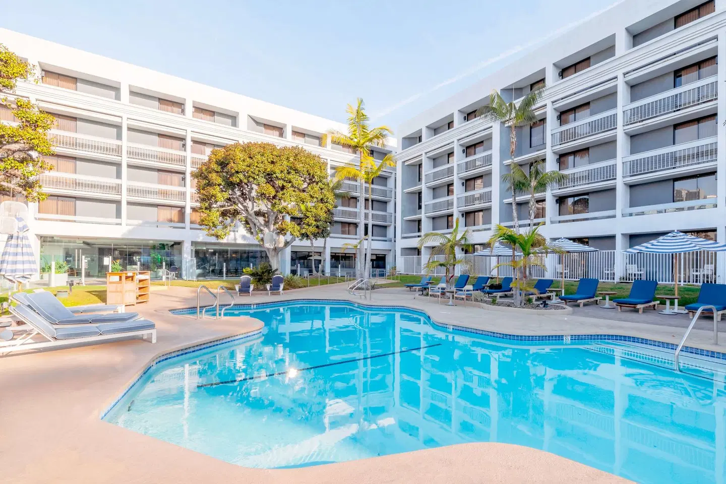 Hotel MdR Marina del Rey - a DoubleTree by Hilton OUTDOOR_POOL