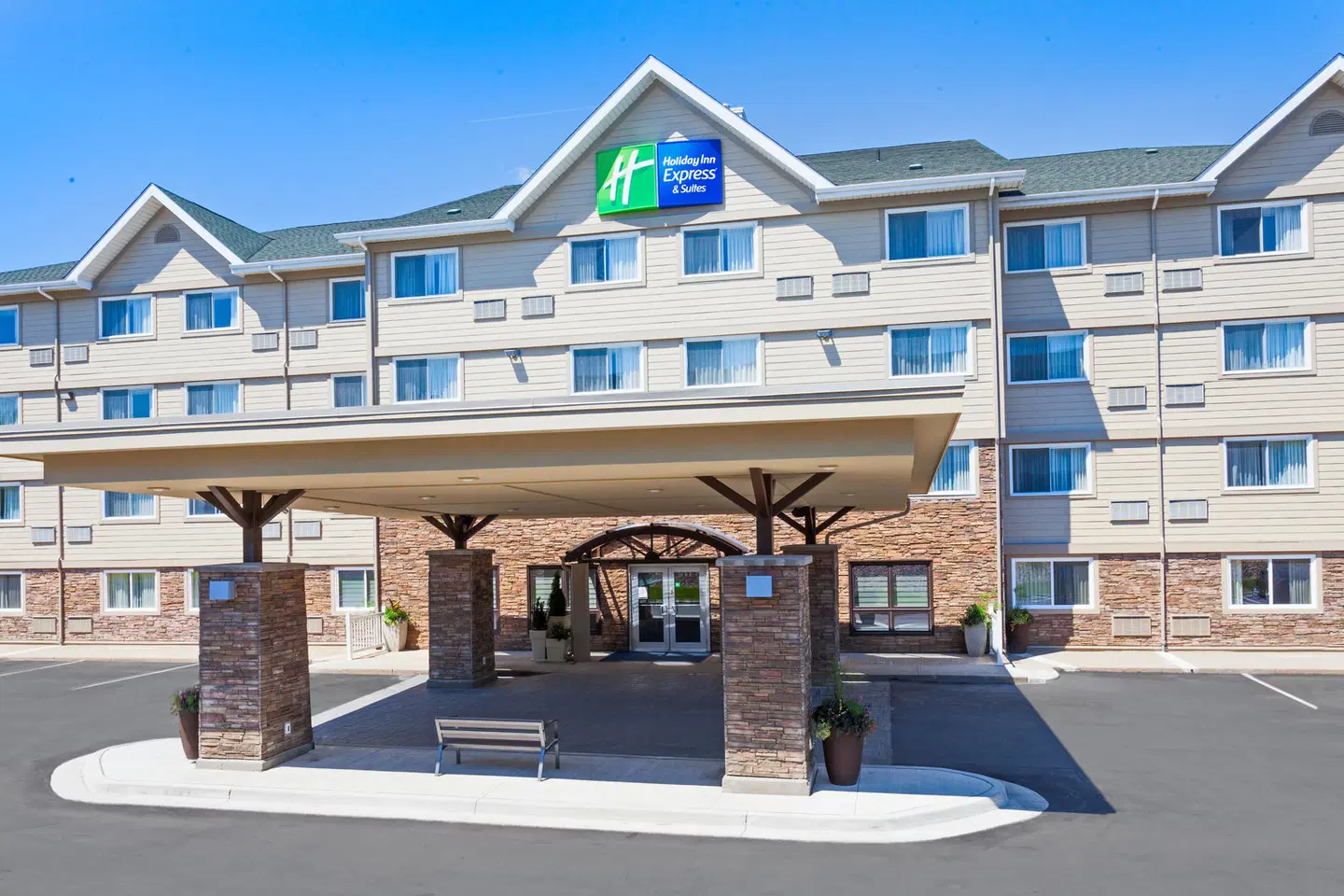 Holiday Inn Express & Suites Fredericton by IHG EXTERIOR