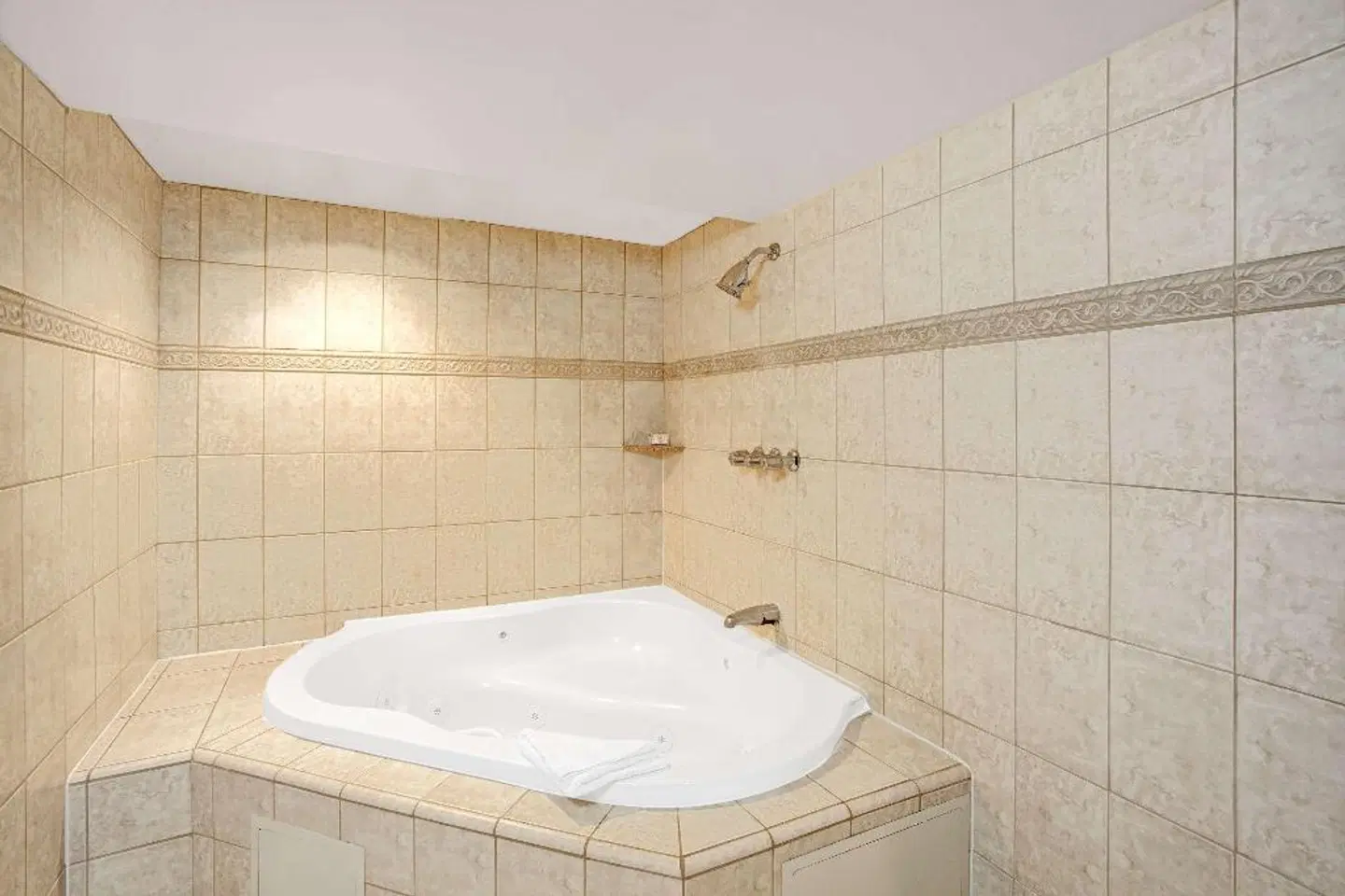 Ramada Los Angeles Downtown West Badezimmer