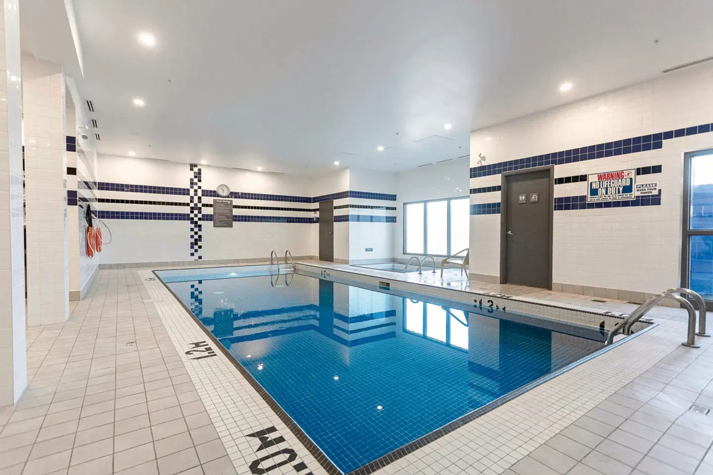 Sandman Signature Hotel Calgary Airport Hallenbad