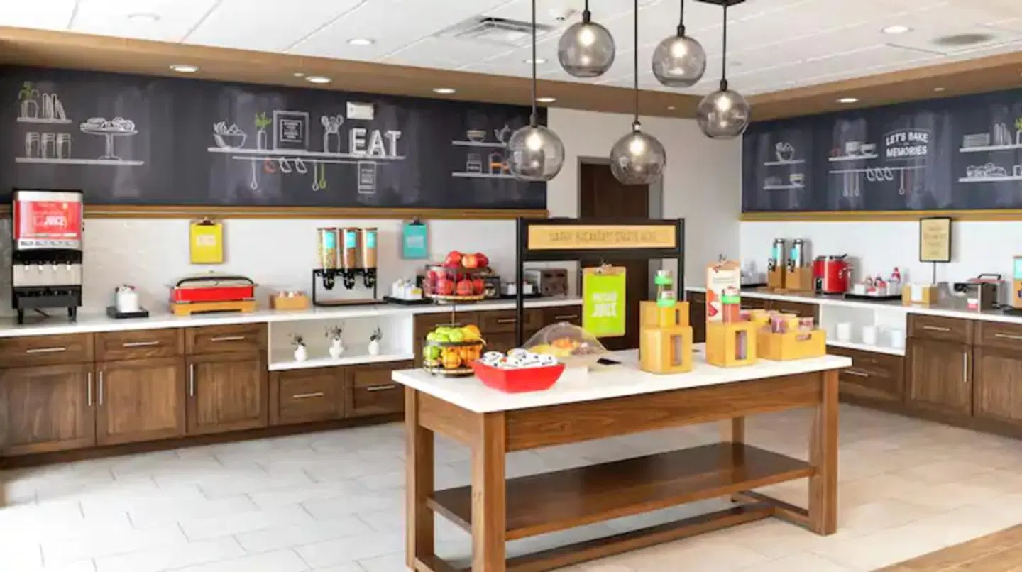 Hampton Inn & Suites Keene Restaurant