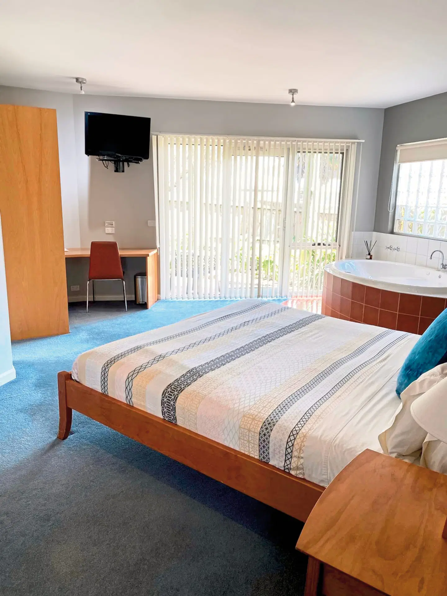 Waves Port Campbell ROOM_EXAMPLE