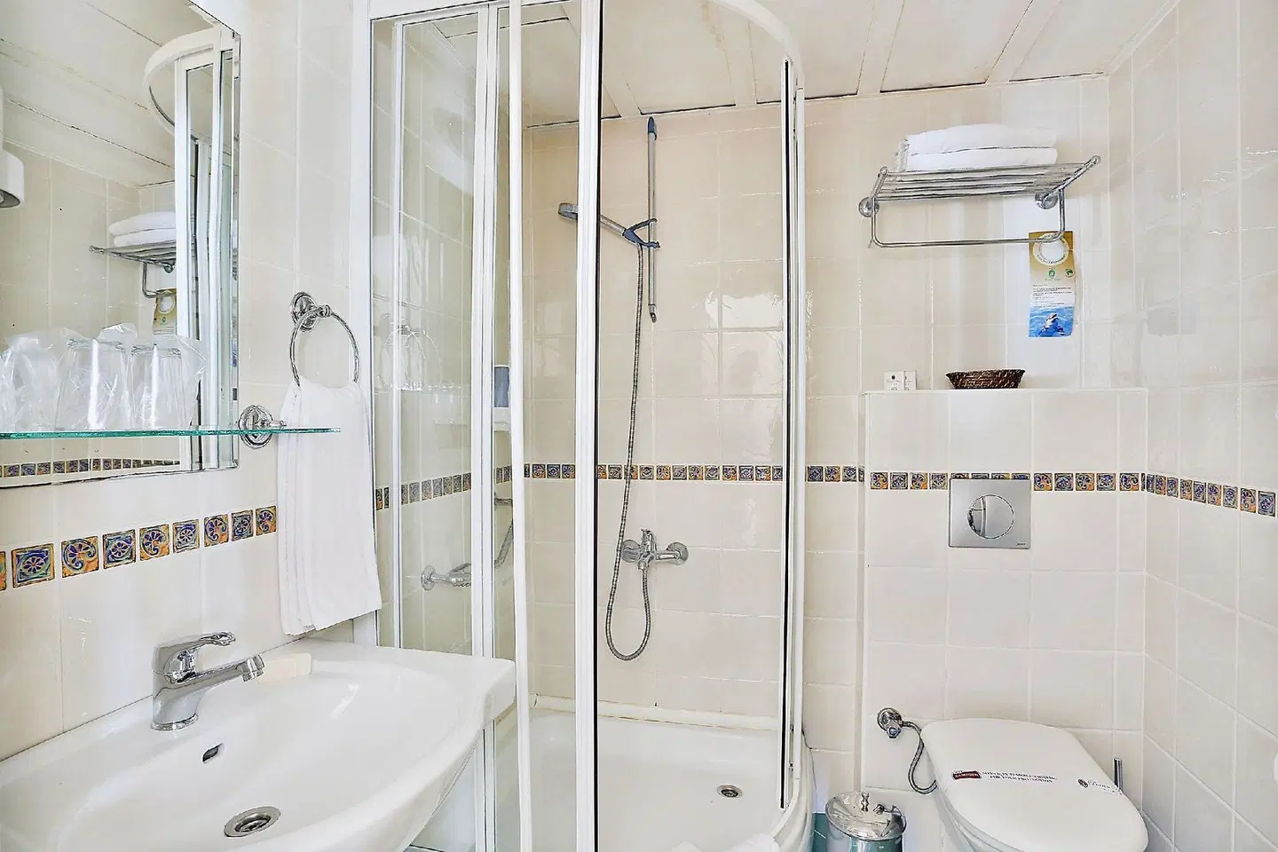 Barin Hotel Badezimmer