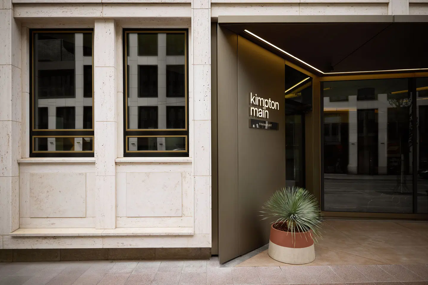 Kimpton Main Frankfurt by IHG EXTERIOR