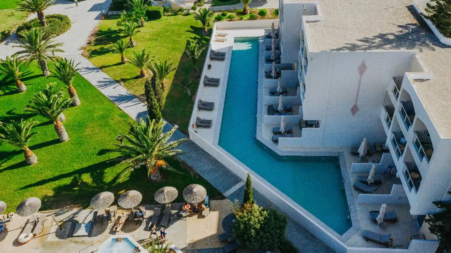 Sovereign Beach Hotel EXTERIOR