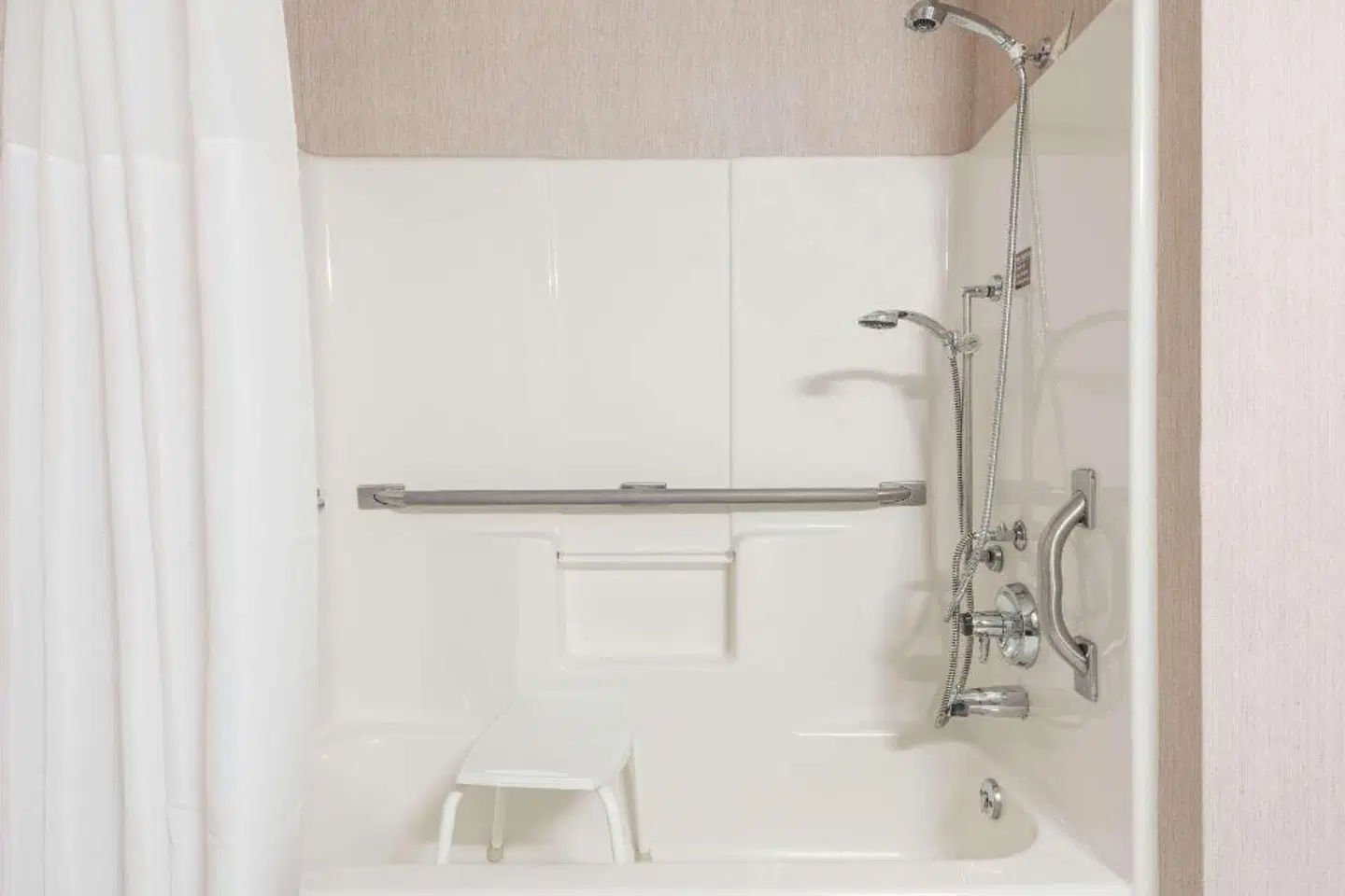 Days Inn Carbondale Badezimmer