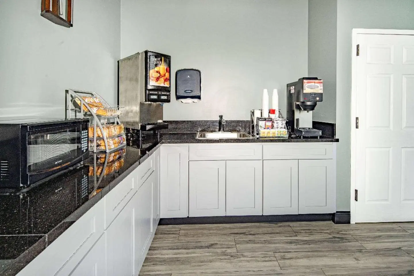 Super 8 by Wyndham North Hollywood ROOM_EXAMPLE