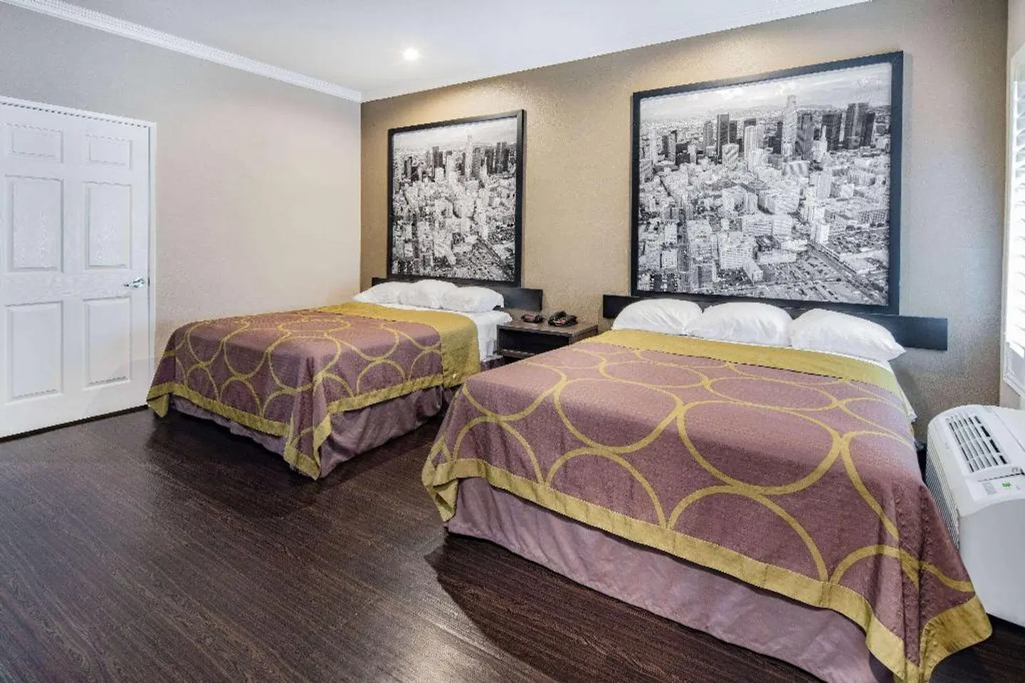 Super 8 by Wyndham North Hollywood ROOM_EXAMPLE