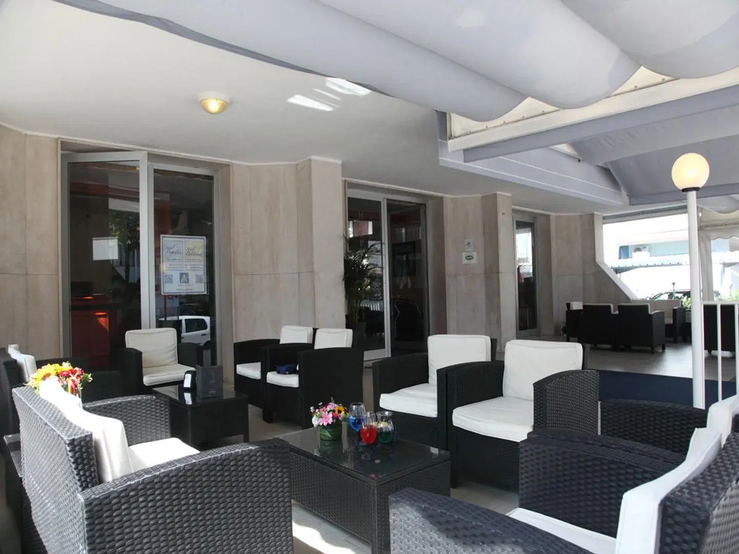 Bettina LOUNGE_LOBBY