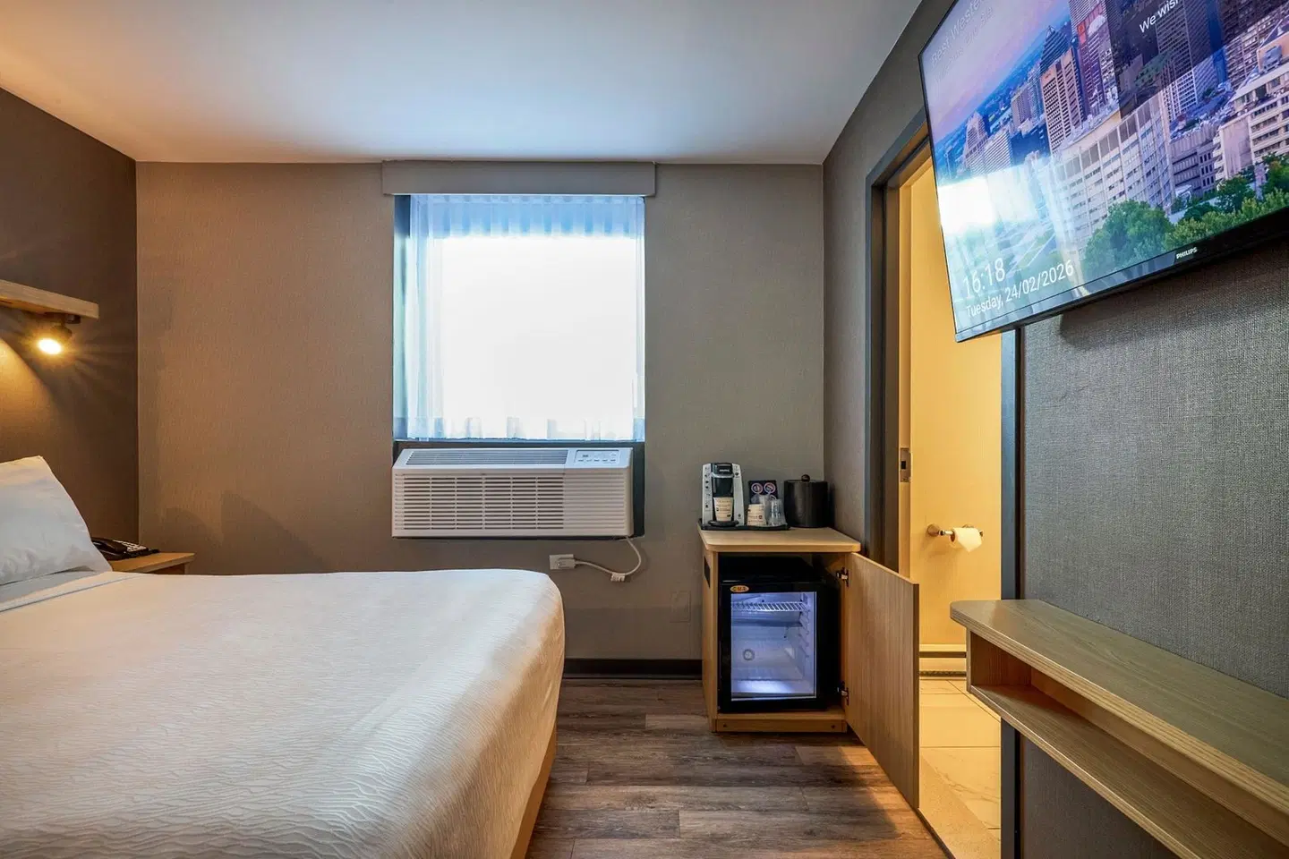 Best Western Plus Montreal Downtown-Hotel Europa ROOM_EXAMPLE