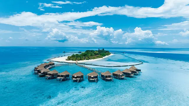 Komandoo Island Resort & Spa Strand