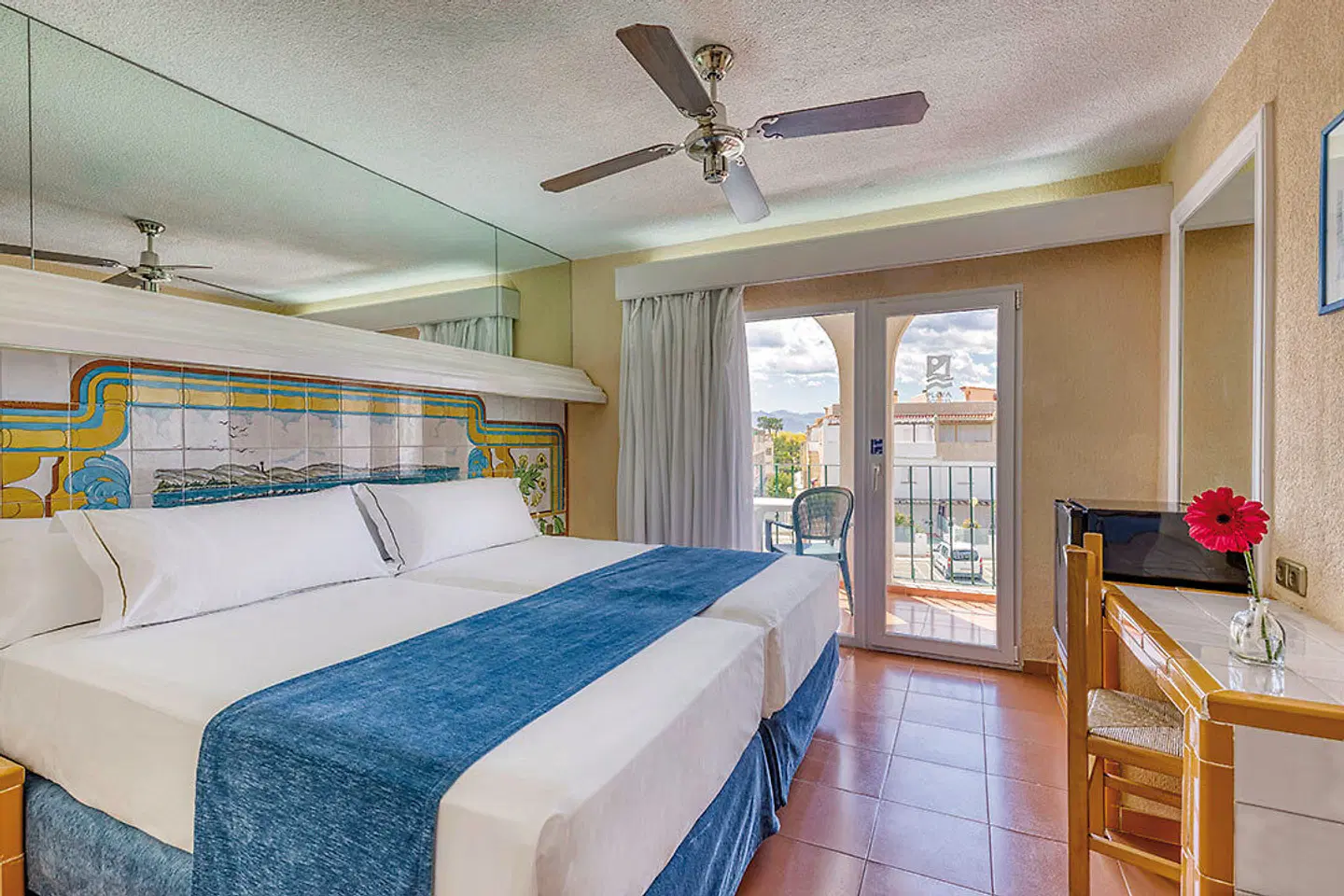 Playavera ROOM_EXAMPLE