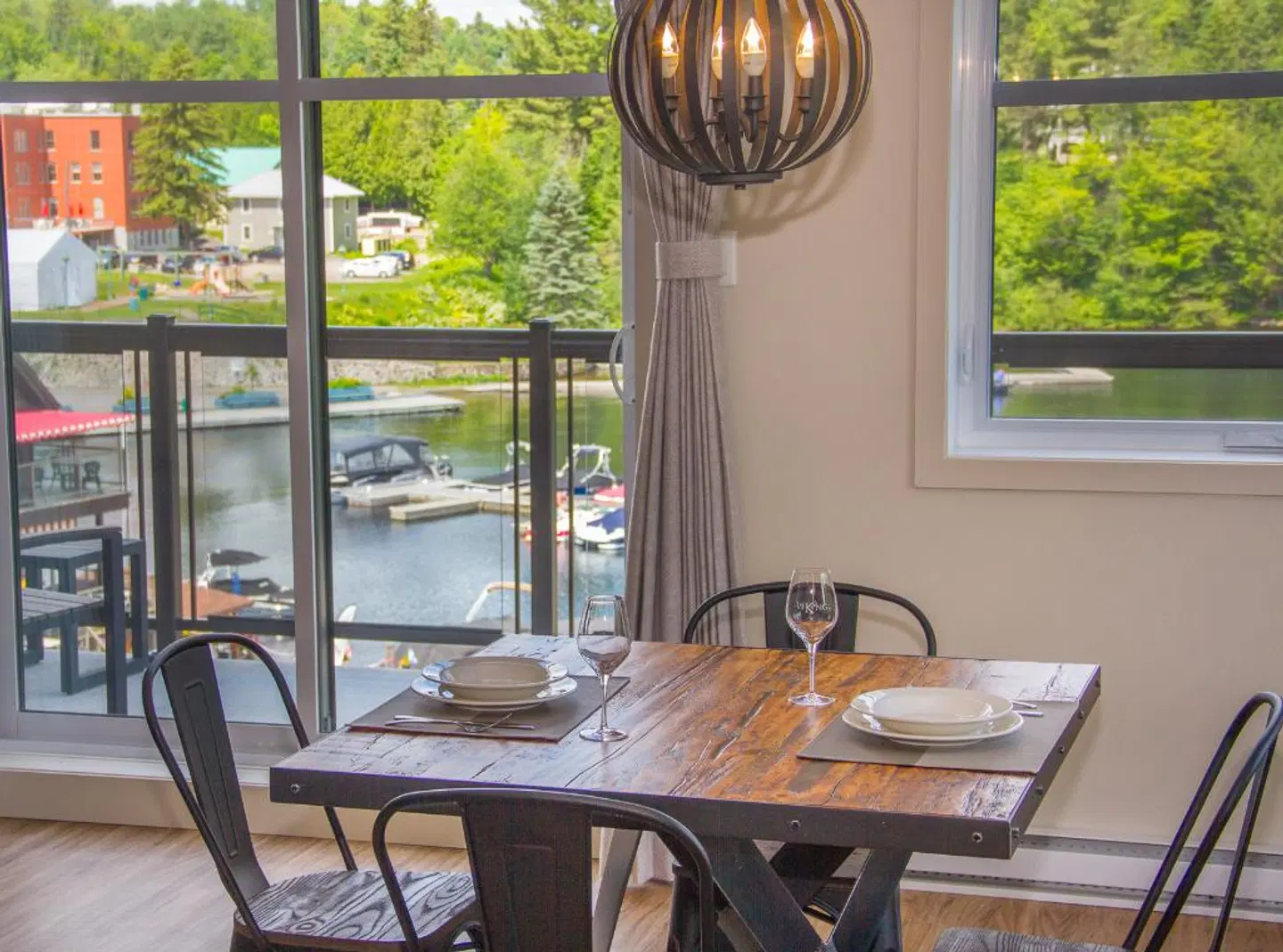 Le Viking Resort & Marina Restaurant