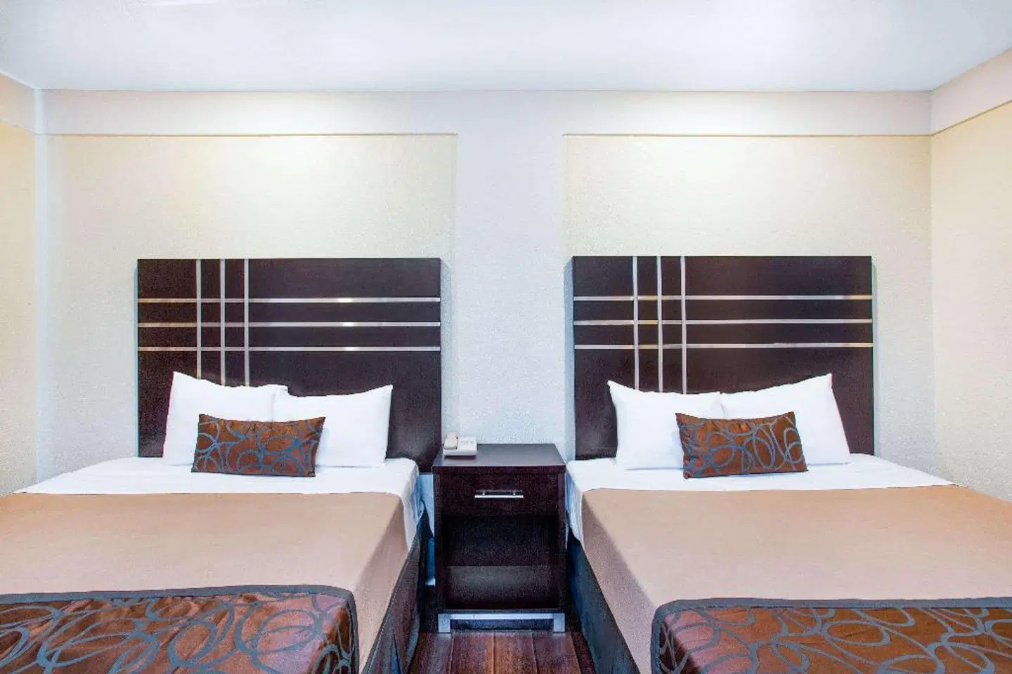 Travelodge by Wyndham Fresno Yosemite Area ROOM_EXAMPLE