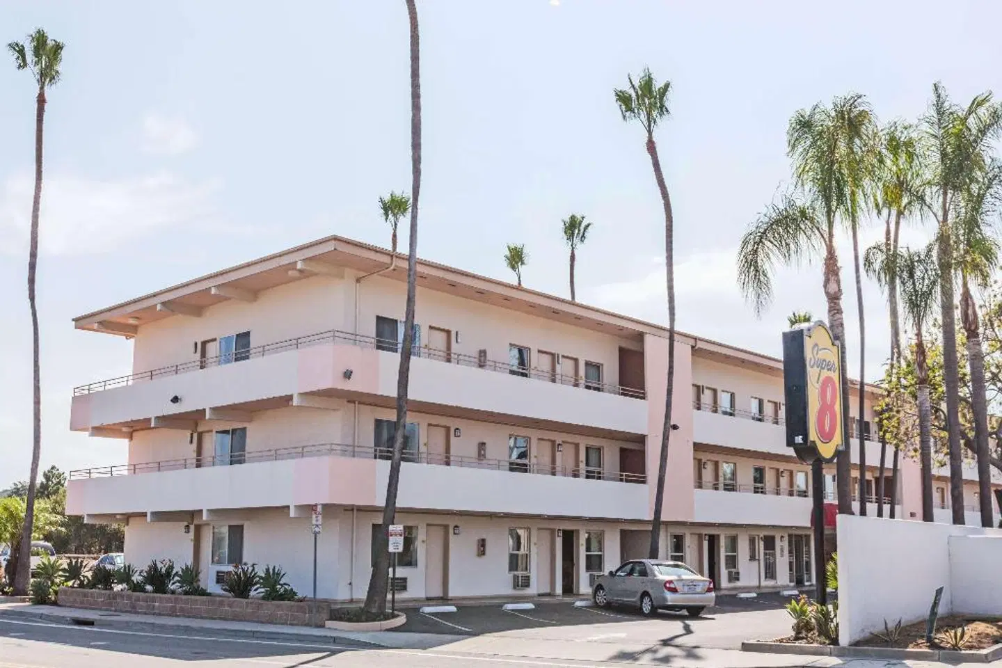 Super 8 by Wyndham Santa Barbara/Goleta EXTERIOR
