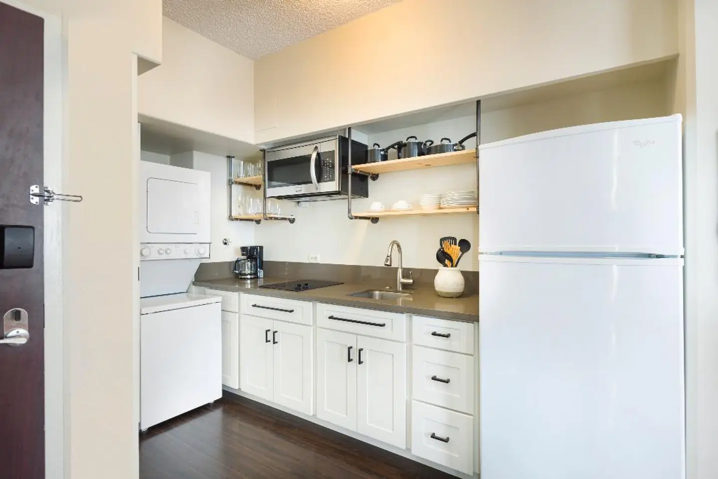 Ohia Waikiki Studio Suites Badezimmer