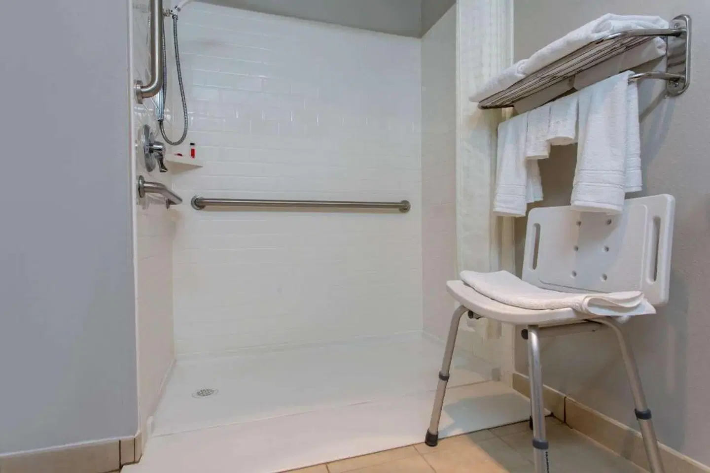 Microtel Inn & Suites by Wyndham Philadelphia Airport Badezimmer