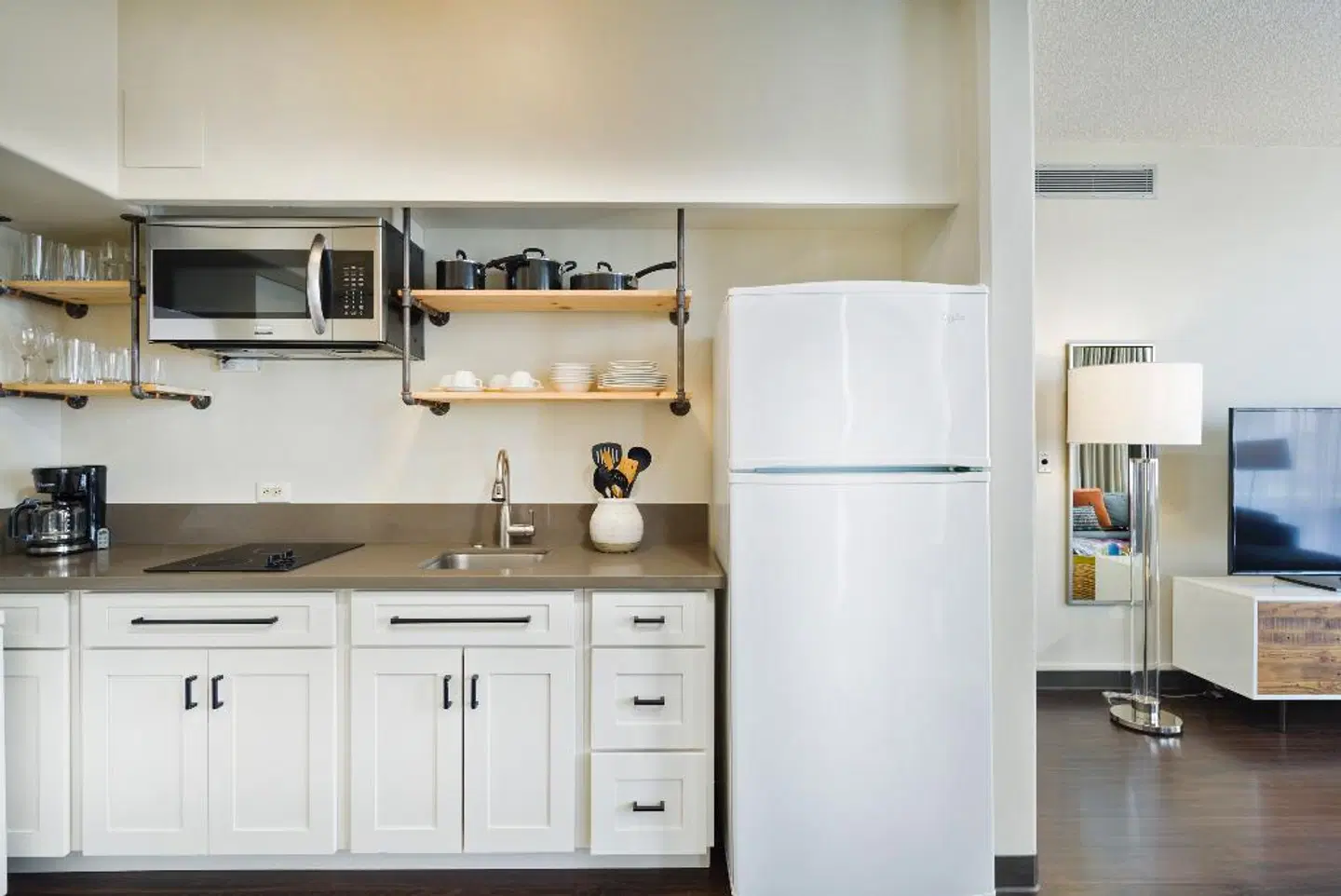 Ohia Waikiki Studio Suites ROOM_EXAMPLE