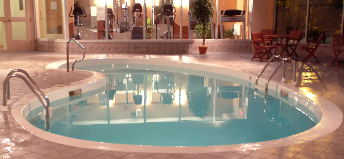 Auberge de la Montagne Coupée Hallenbad