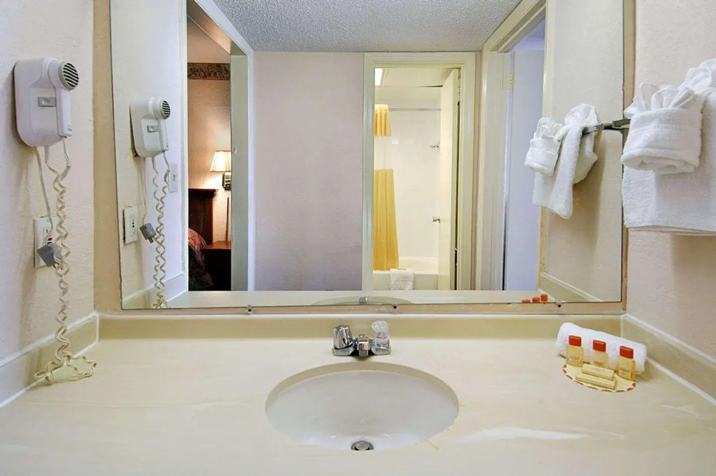 Days Inn by Wyndham Myrtle Beach-Beach Front Badezimmer