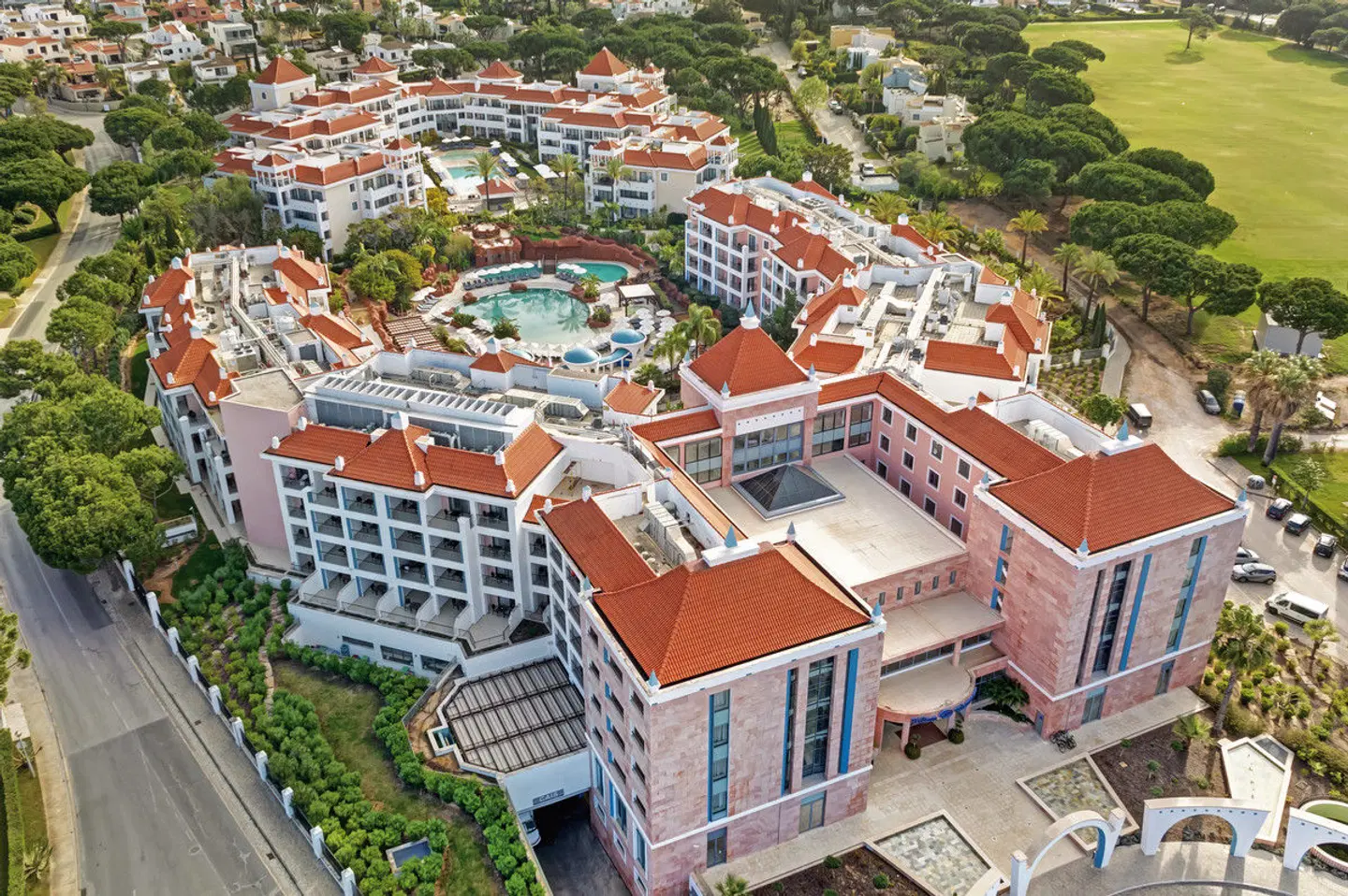 Hilton Vilamoura As Cascatas Golf Resort & Spa EXTERIOR