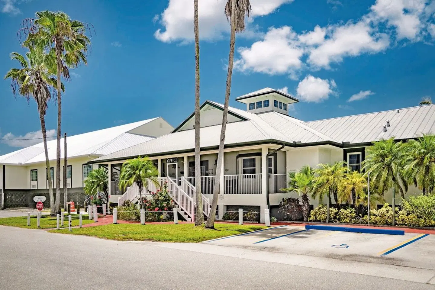 Ivey House Everglades City EXTERIOR