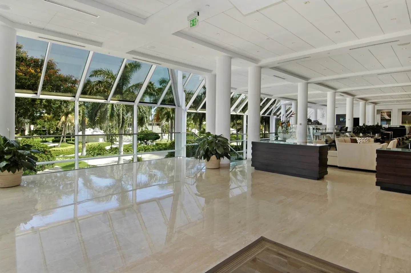 Pier Sixty-Six Hotel and Marina LOUNGE_LOBBY