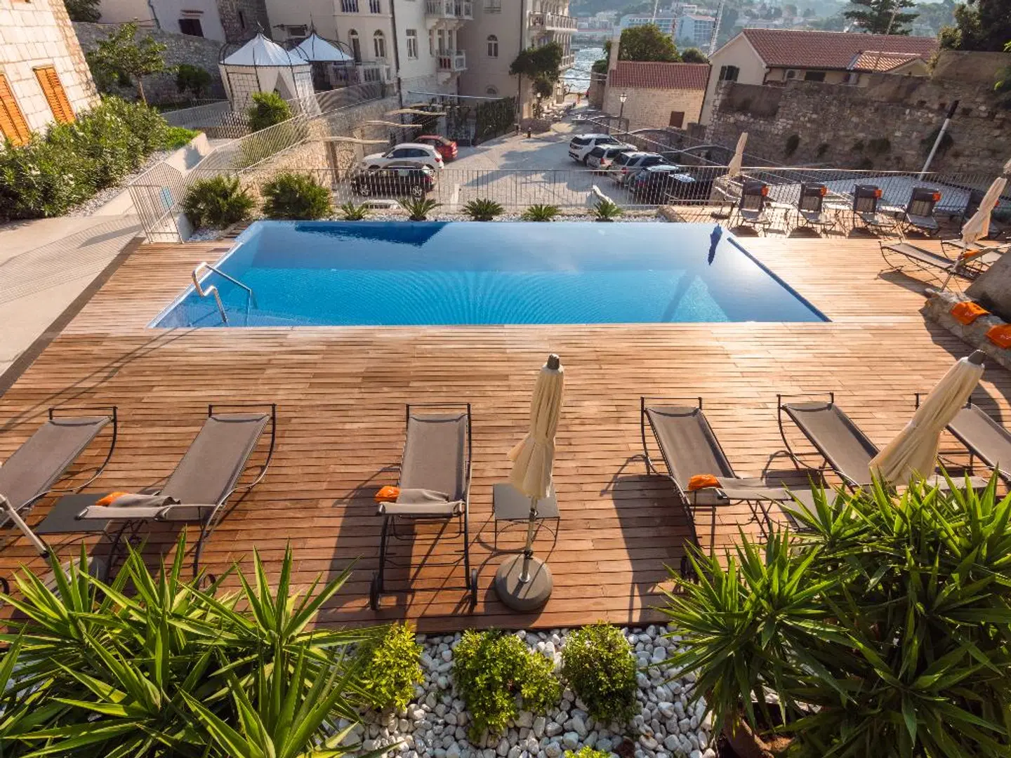 Arbiana Hotel OUTDOOR_POOL