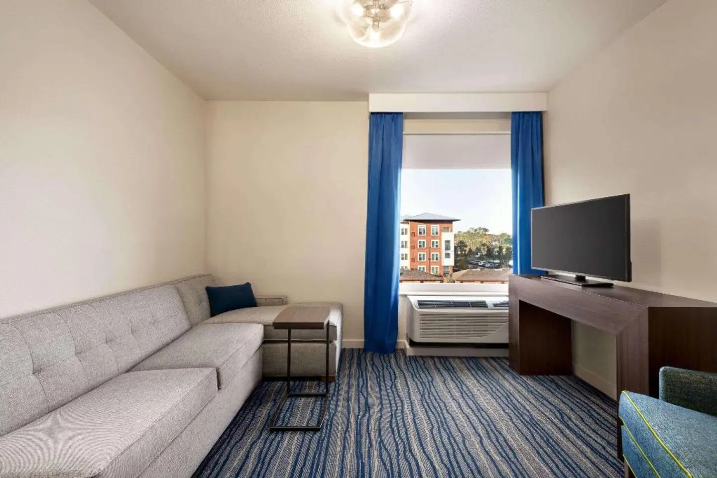 La Quinta Inn & Suites by Wyndham Orlando IDrive Theme Parks ROOM_EXAMPLE