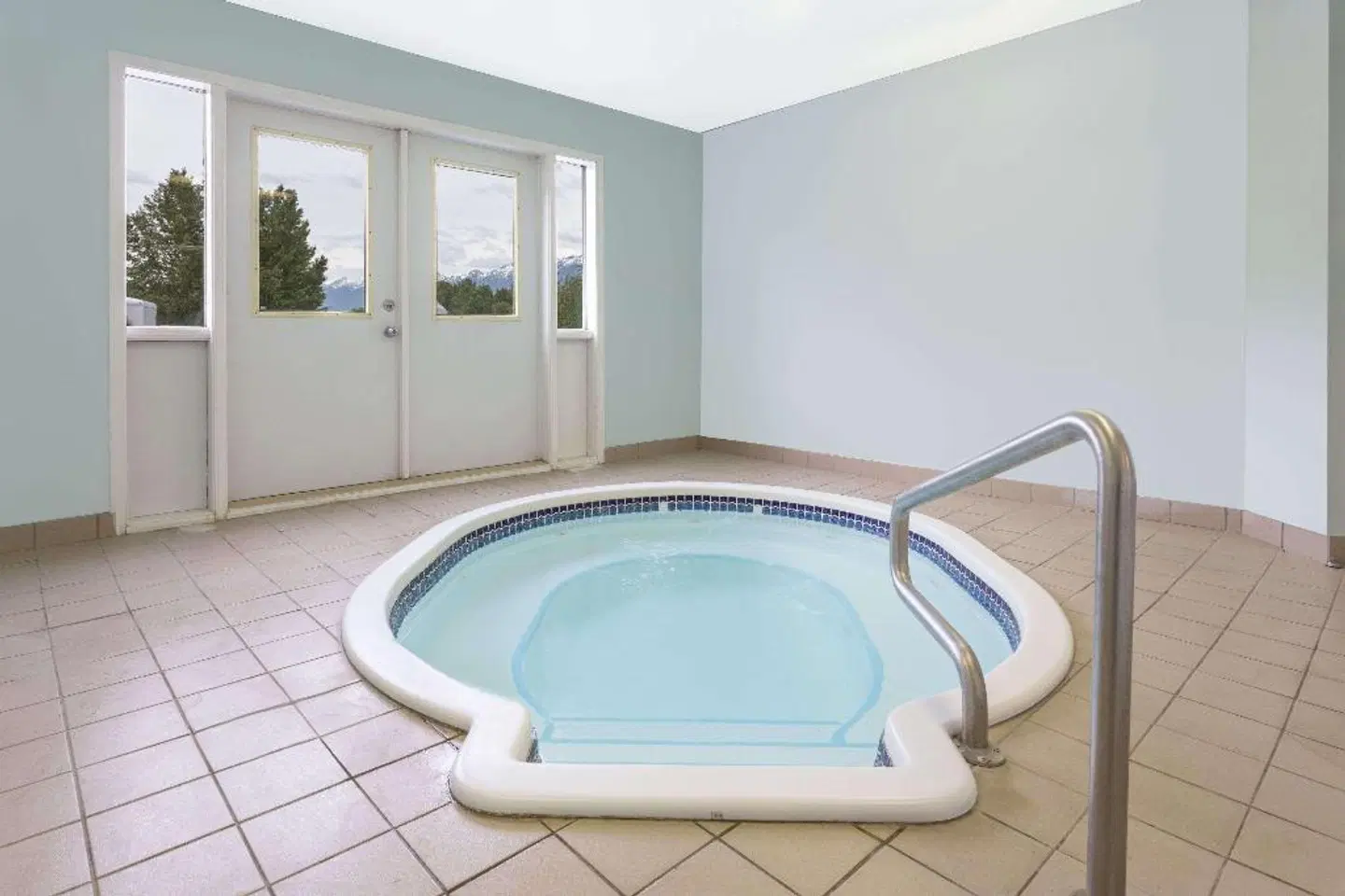 Super 8 by Wyndham Golden HEALTH_BEAUTY