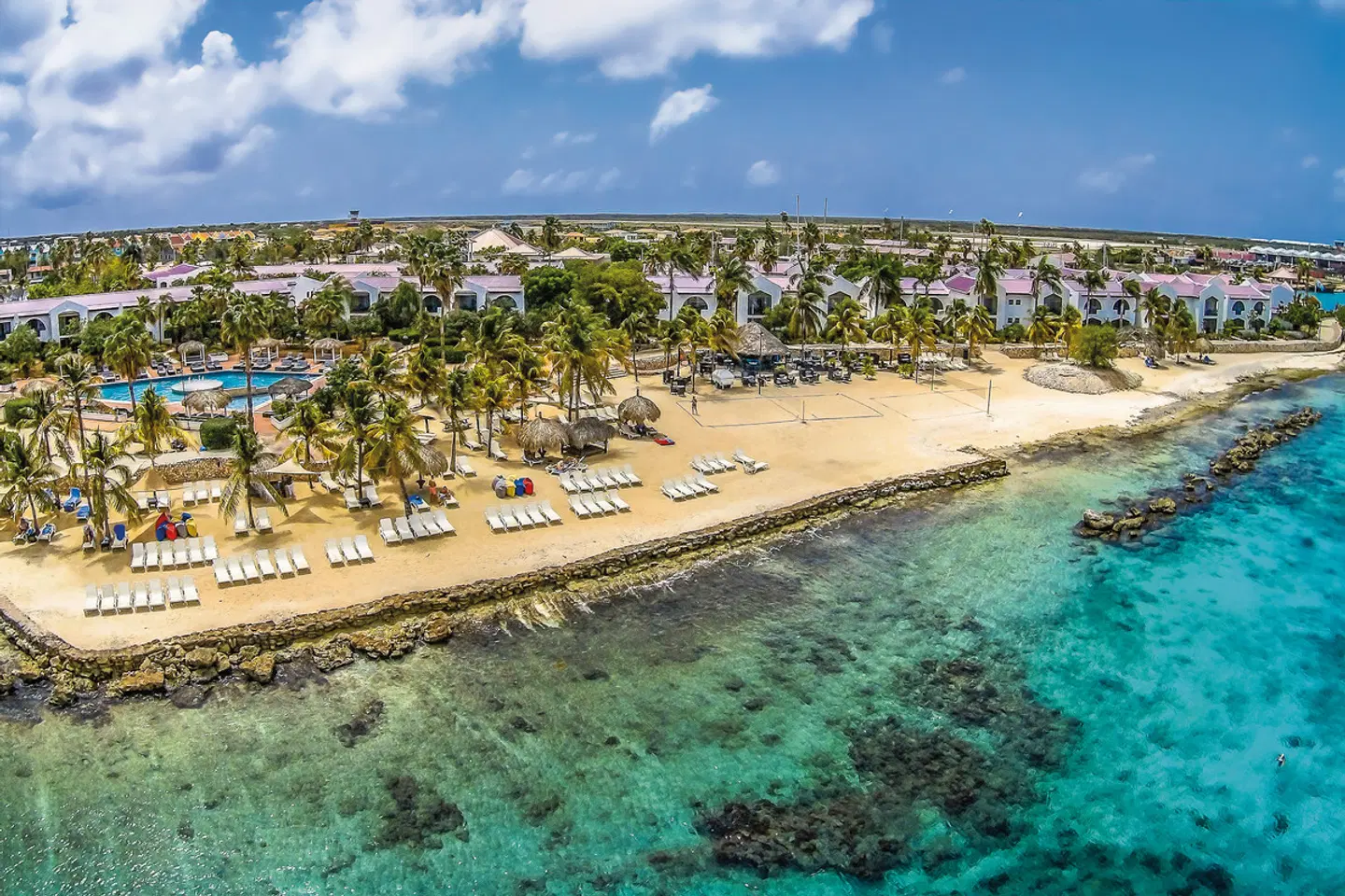 Plaza Beach & Dive Resort Bonaire Strand