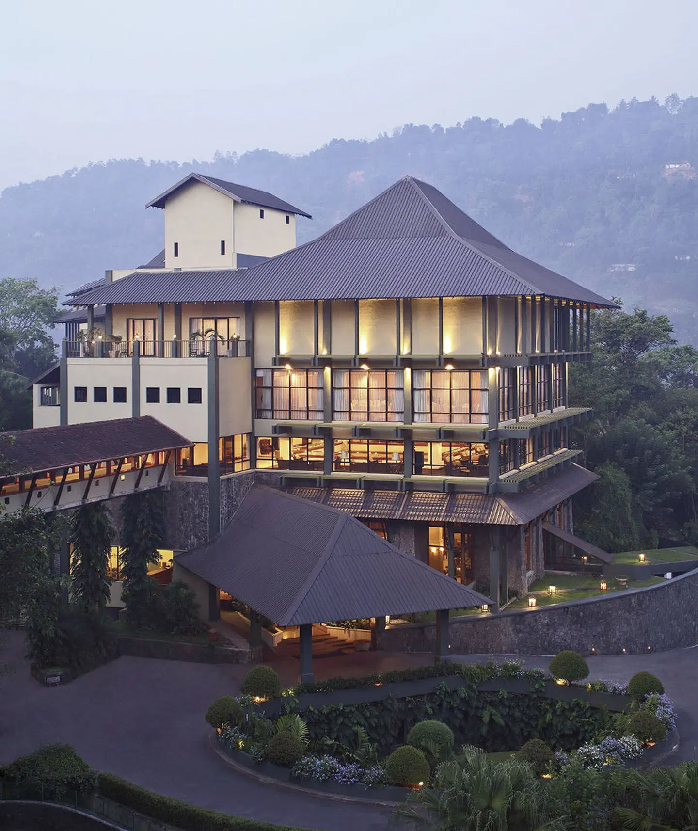 Earl's Regency EXTERIOR