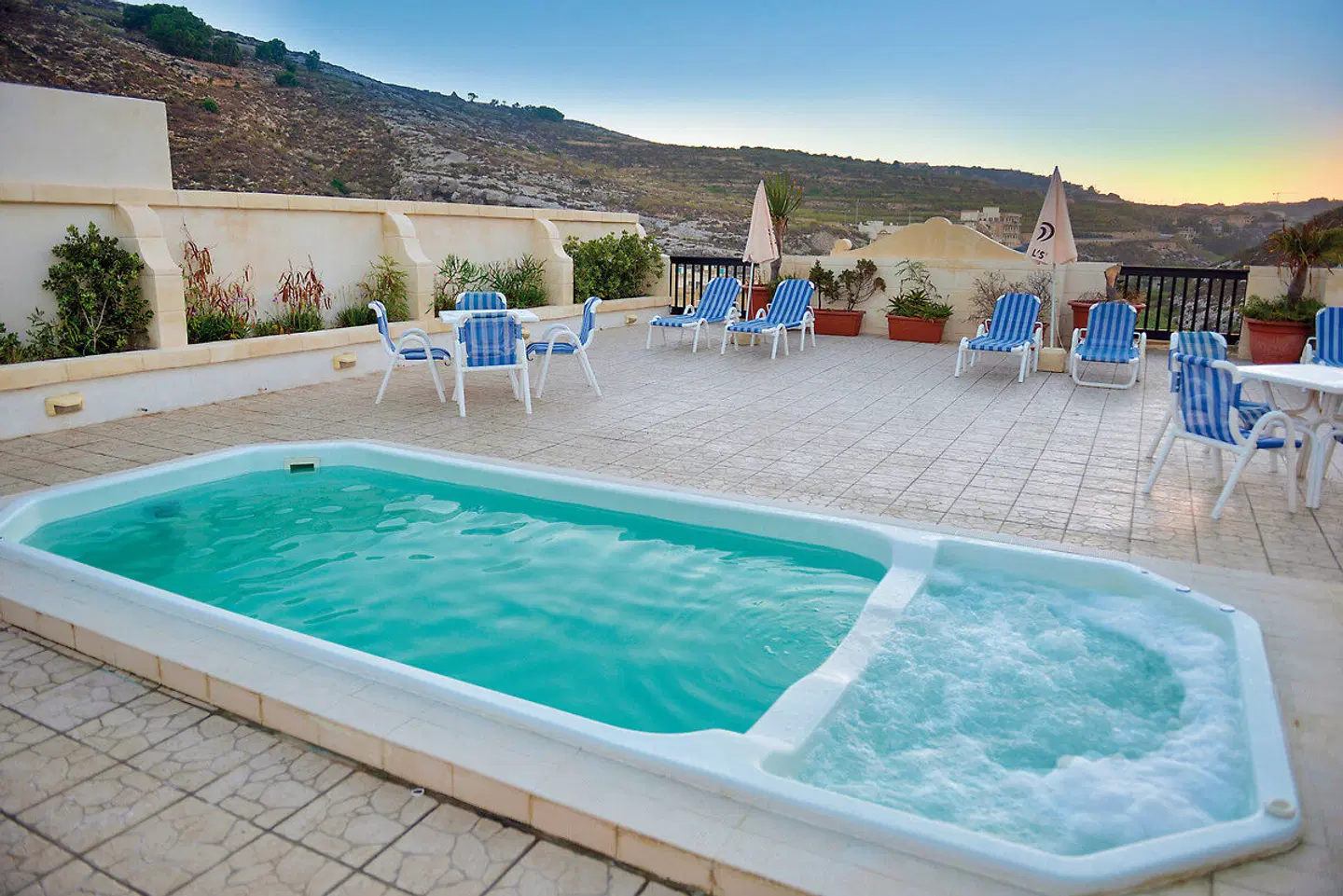 St. Patrick's Hotel OUTDOOR_POOL
