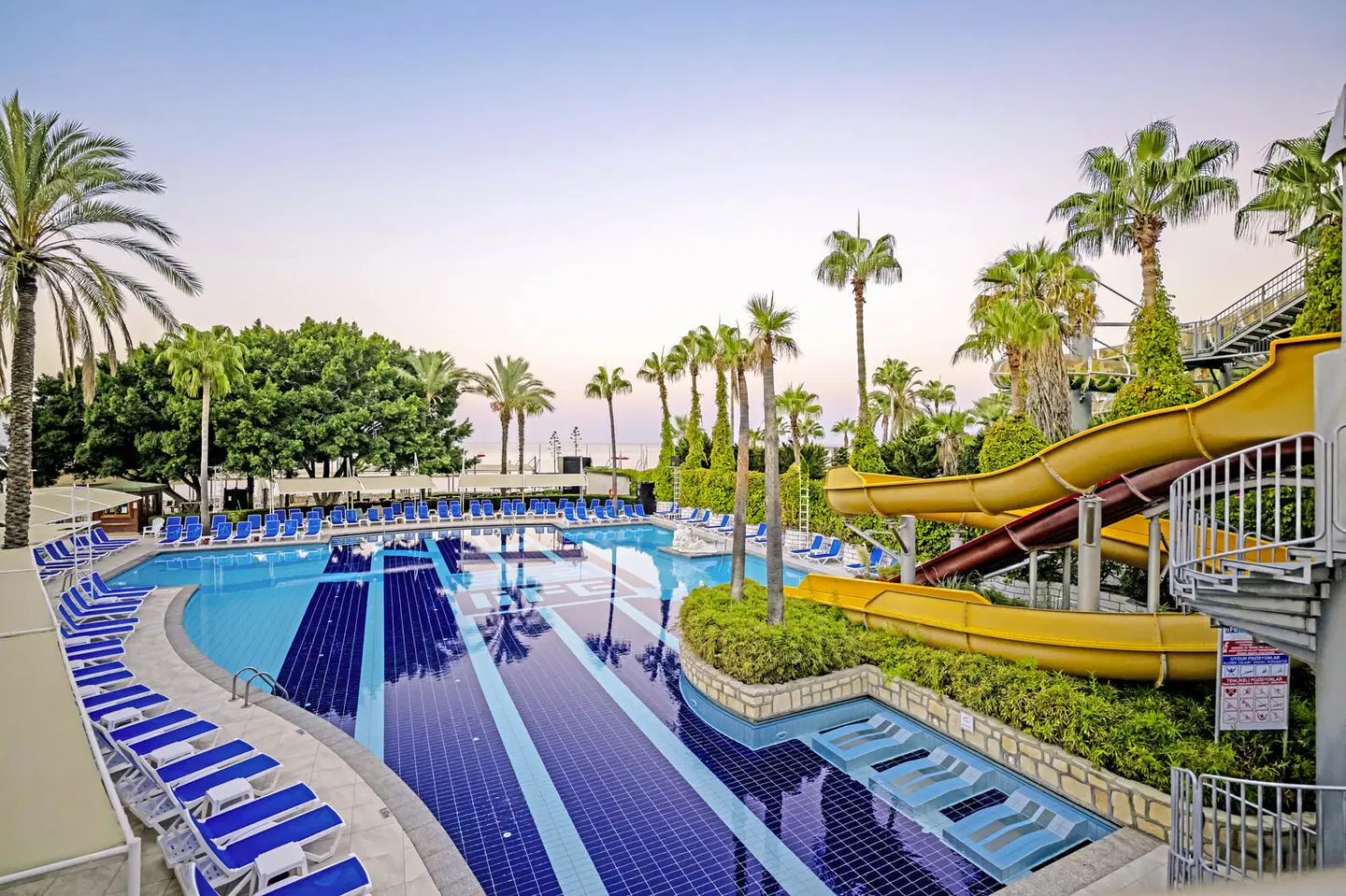 Sealife Buket Resort & Beach OUTDOOR_POOL
