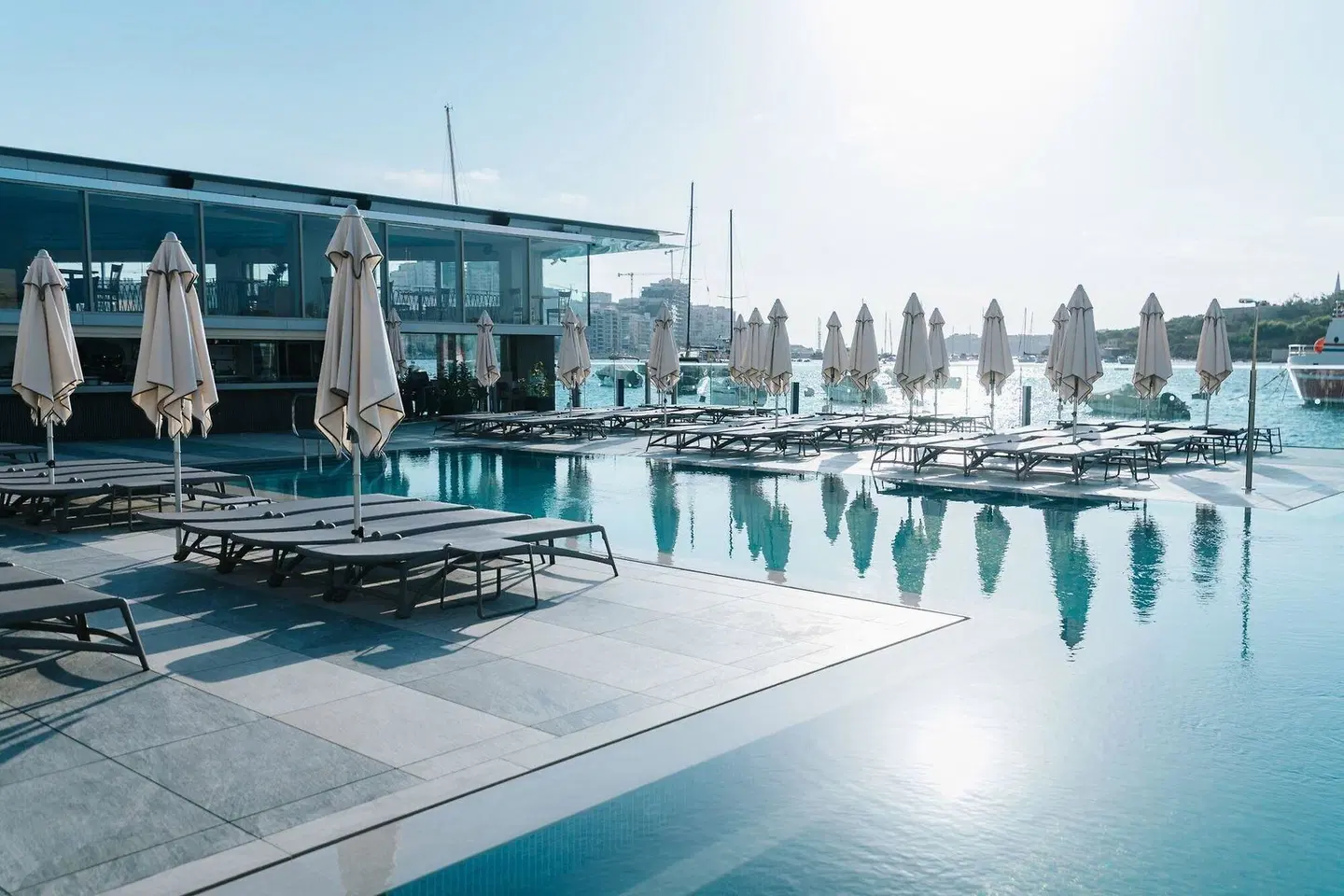 Azur Hotel OUTDOOR_POOL
