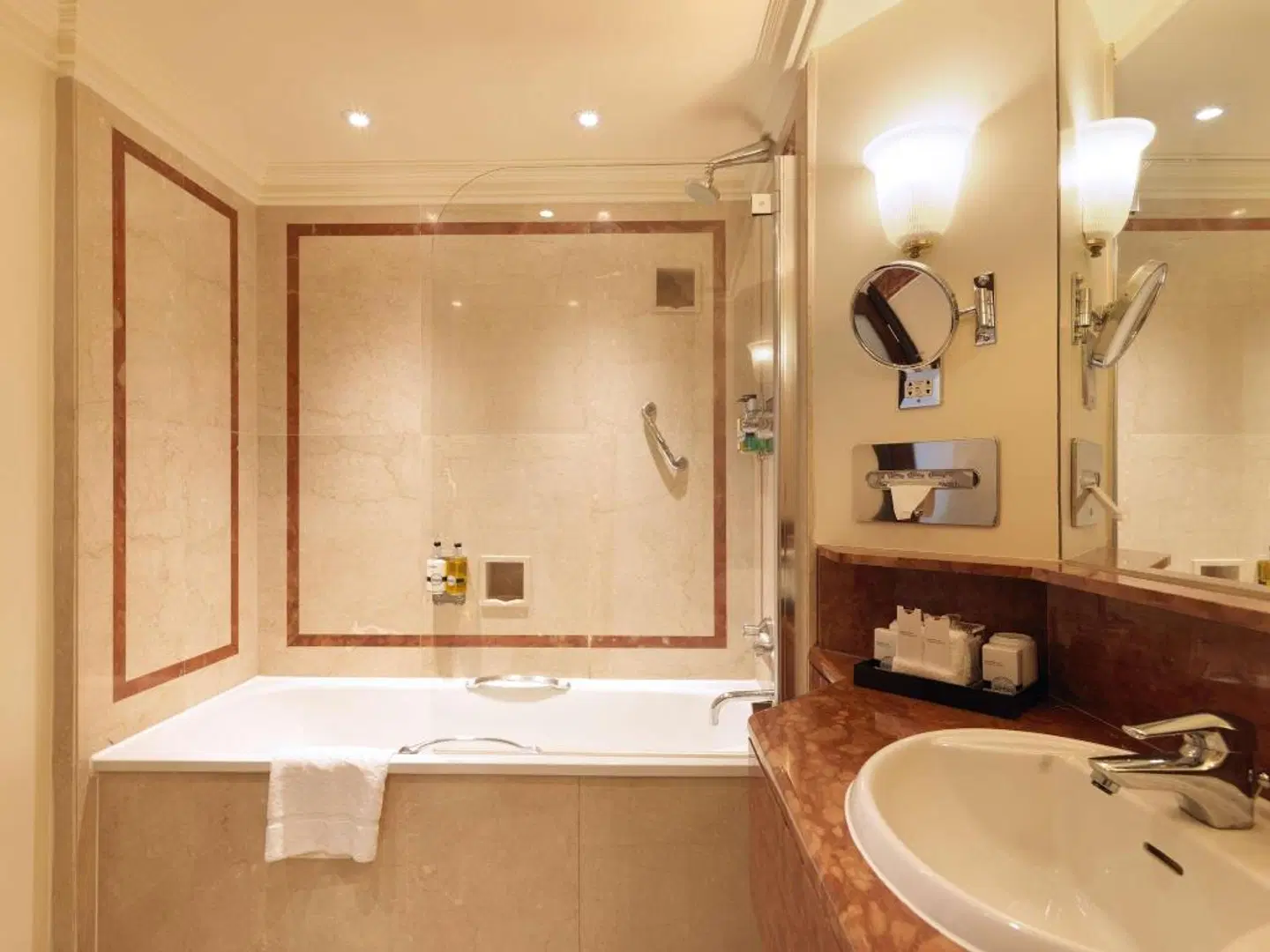 Radisson Blu Edwardian, Hampshire hotel Badezimmer