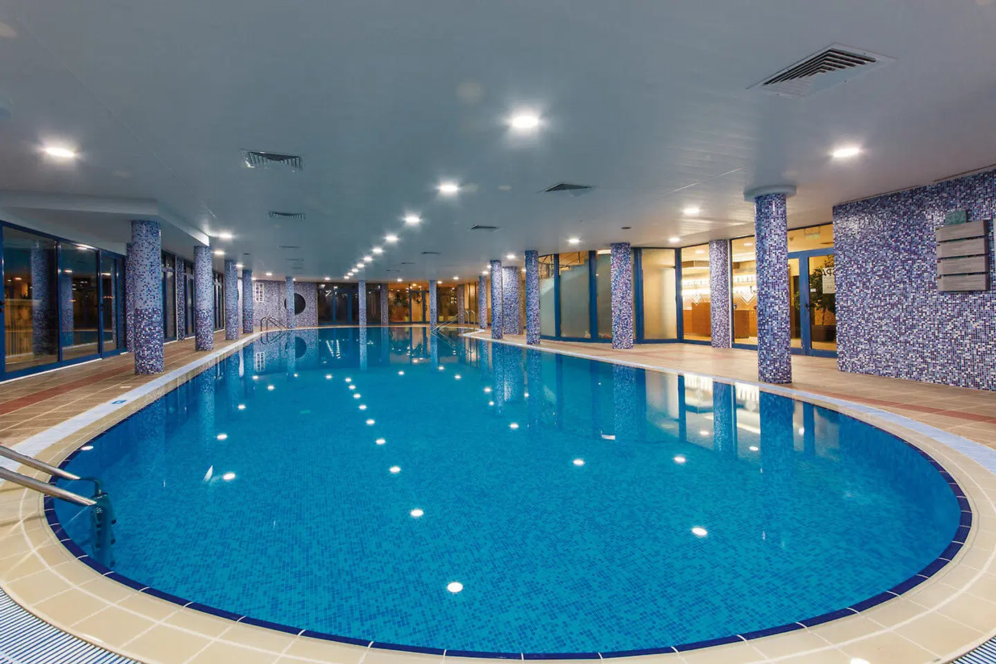 Hotel Balneo & SPA Azalia Hallenbad