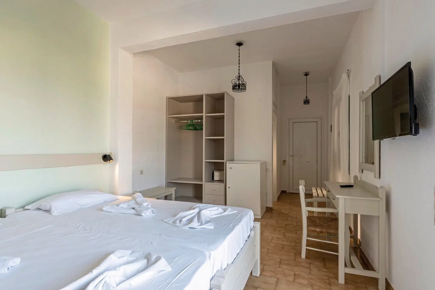 Paloma Garden & Corina ROOM_EXAMPLE