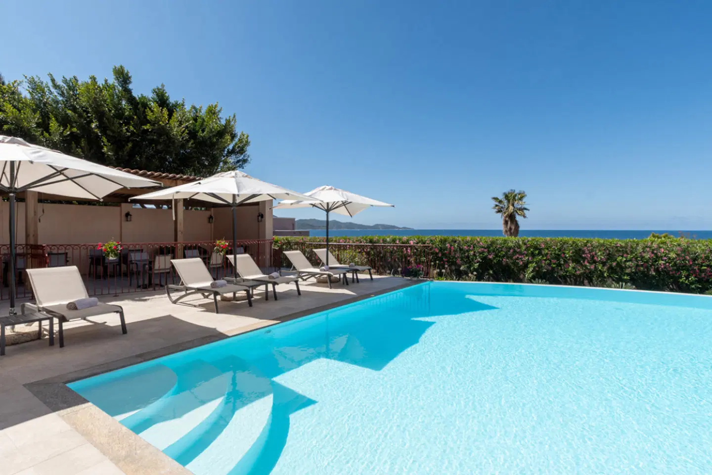 Demeure Loredana OUTDOOR_POOL