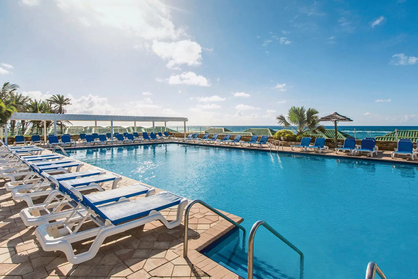 St. James's Club & Villas OUTDOOR_POOL