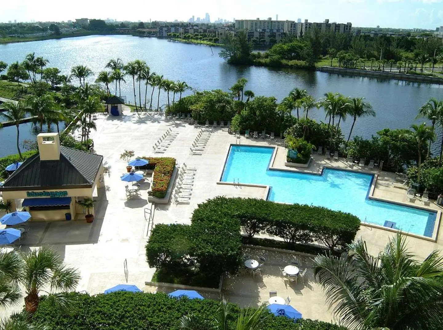 Hilton Miami Airport Blue Lagoon EXTERIOR