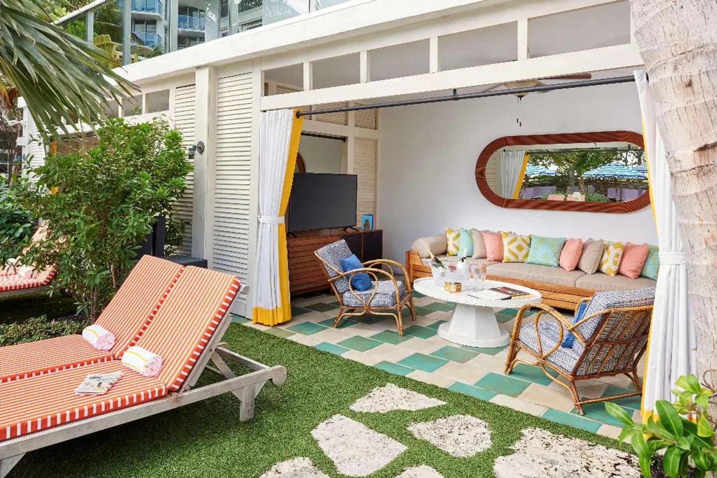 The Confidante Miami Beach EXTERIOR