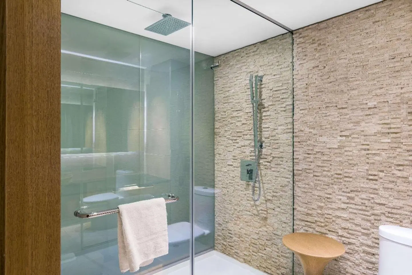 Ramada Hotel Prince George Badezimmer