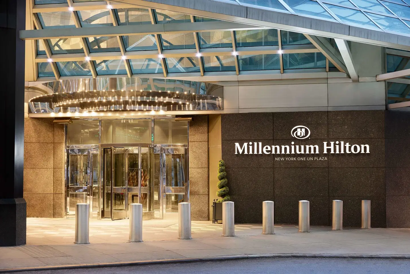 Millennium Hilton New York One UN Plaza EXTERIOR