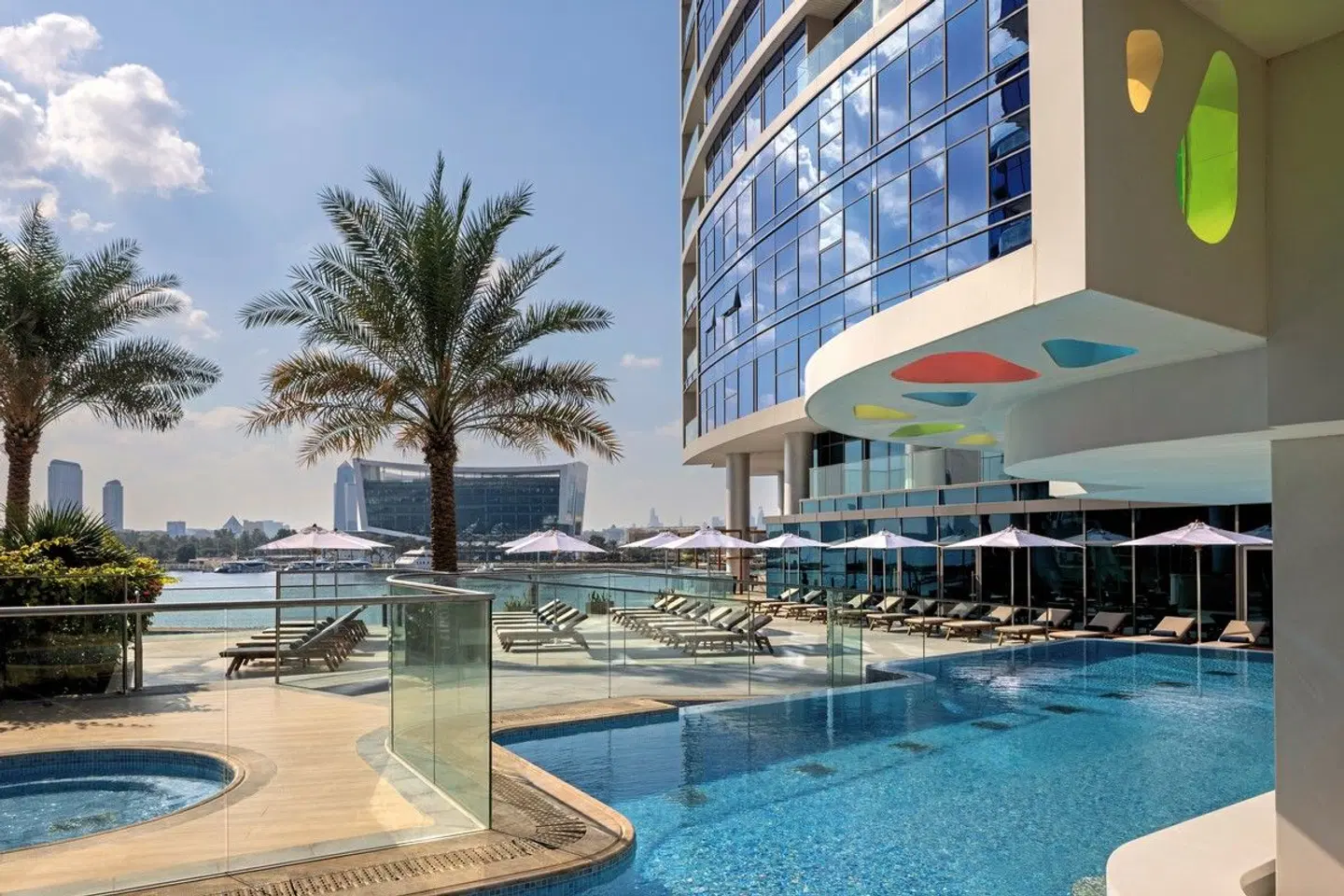 Hilton Dubai Creek Hotel & Residences OUTDOOR_POOL
