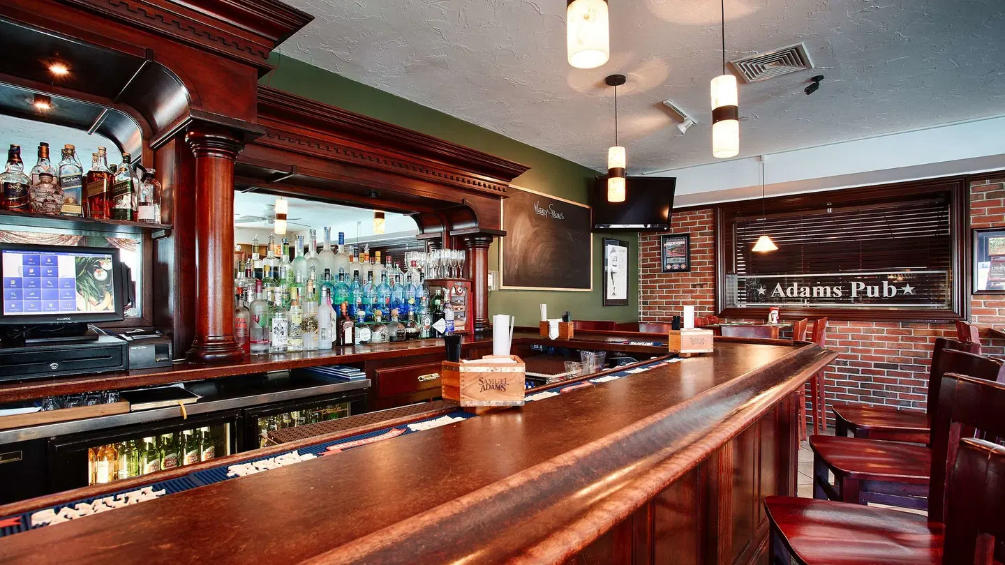 Best Western Adams Inn Quincy-Boston Bar