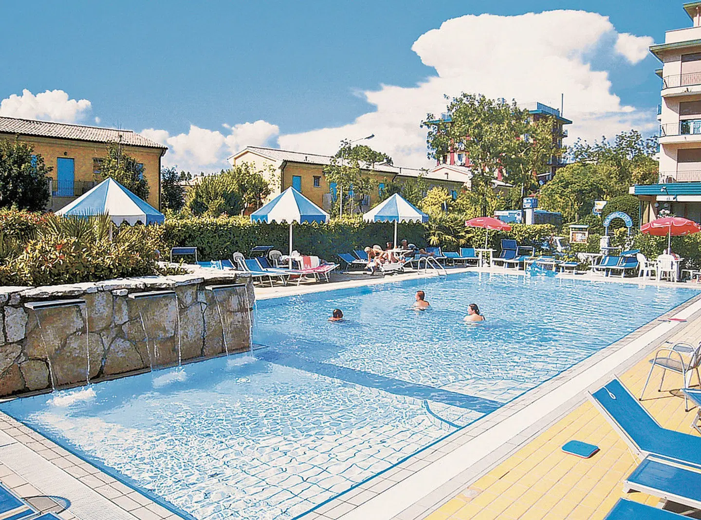 Harry's OUTDOOR_POOL